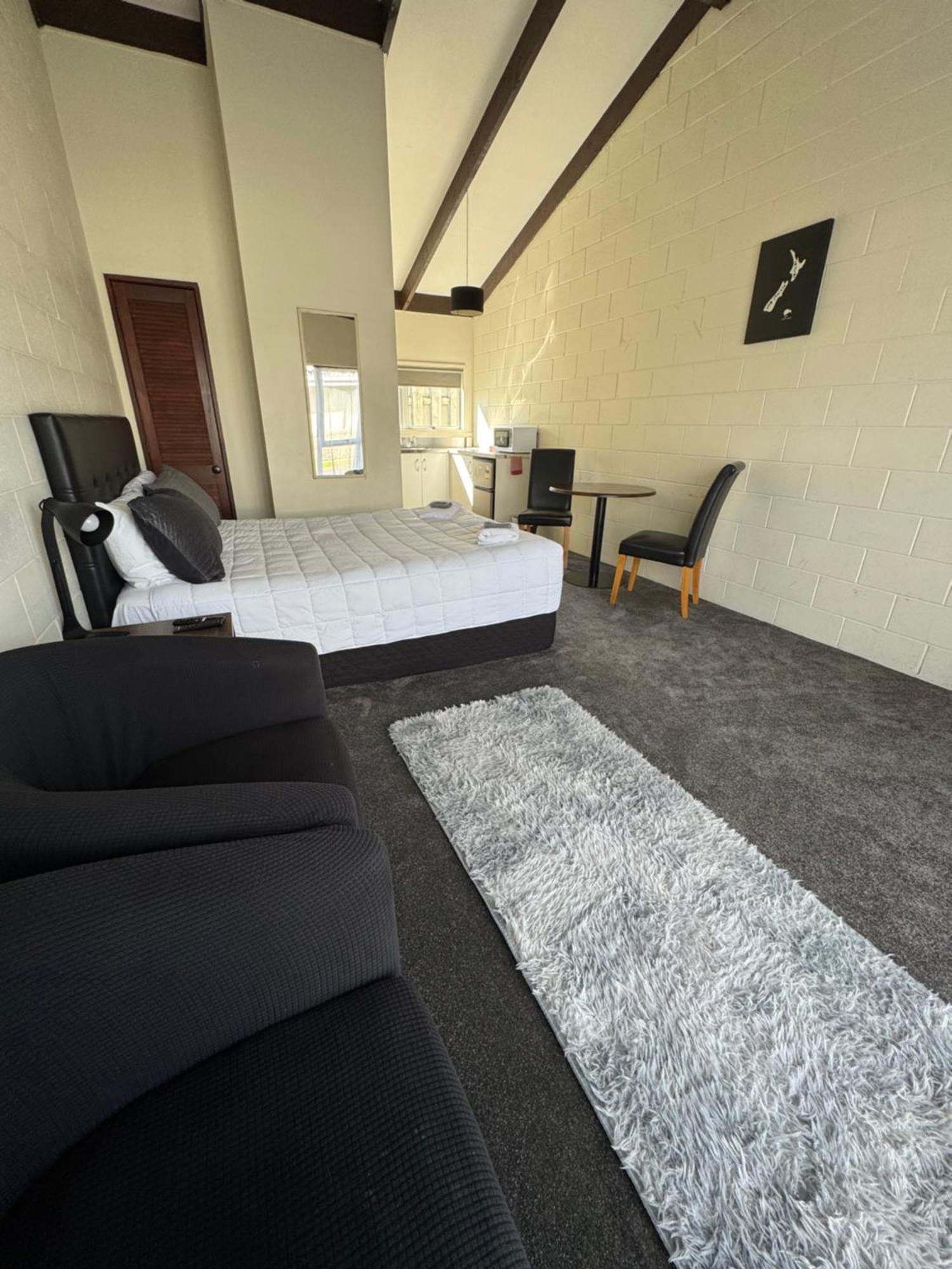 Fountain Court Motel Тауранга Экстерьер фото