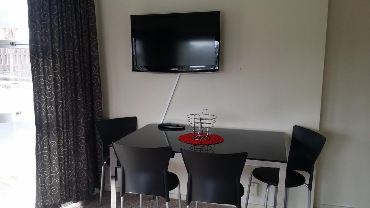 Fountain Court Motel Тауранга Экстерьер фото
