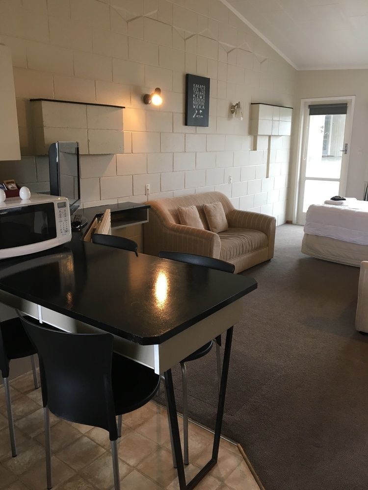 Fountain Court Motel Тауранга Экстерьер фото