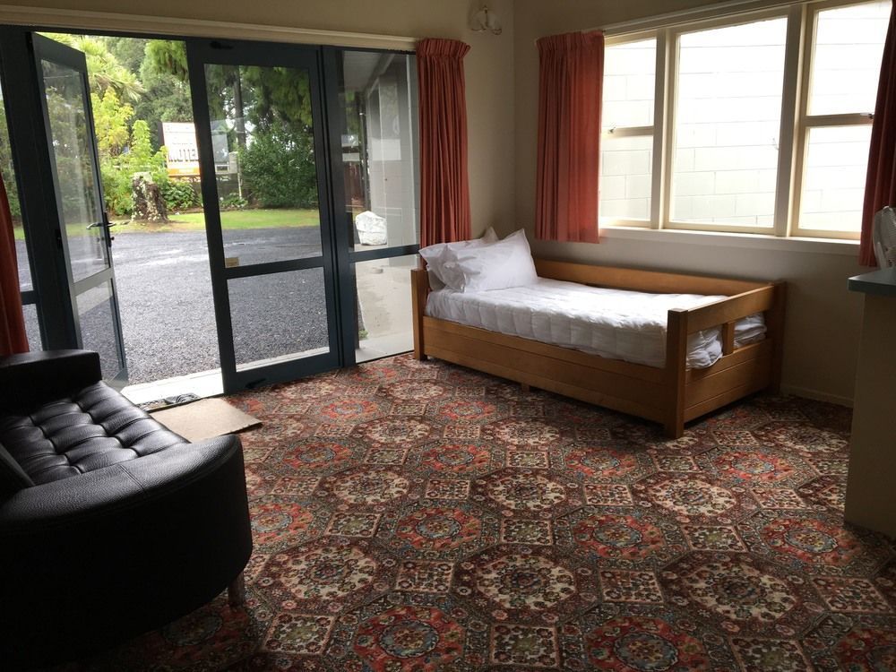 Fountain Court Motel Тауранга Экстерьер фото